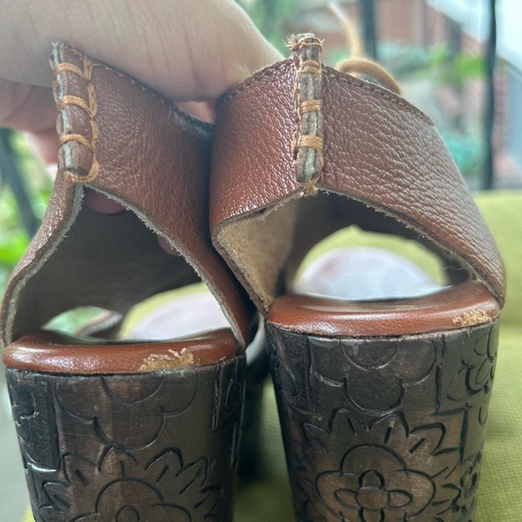 FREE PEOPLE Farrah Platform Clog Sandals Whisky Leather Carved Wood Heel Sz 5.5 - Picture 5 of 8